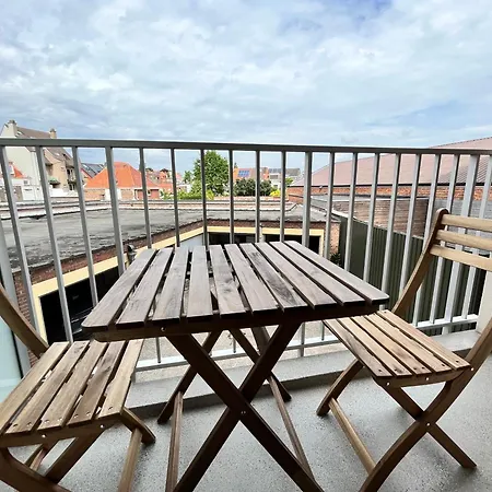 Apartment Spacious 2 Bedroom App In The Center With Balcony *
