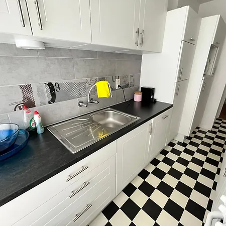 Spacious 2 Bedroom App In The Center With Balcony Apartment *