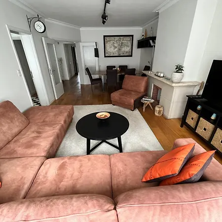 Apartment Spacious 2 Bedroom App In The Center With Balcony *