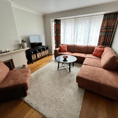 Spacious 2 Bedroom App In The Center With Balcony
