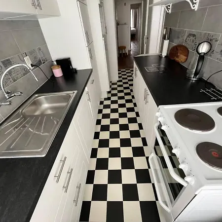 Spacious 2 Bedroom App In The Center With Terrace *